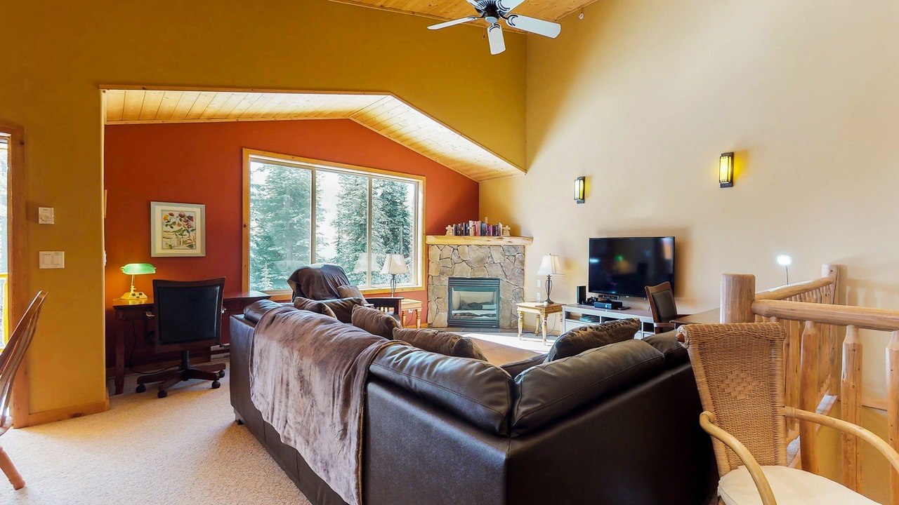 Photo of Livingroom in Snow Pine Estates
