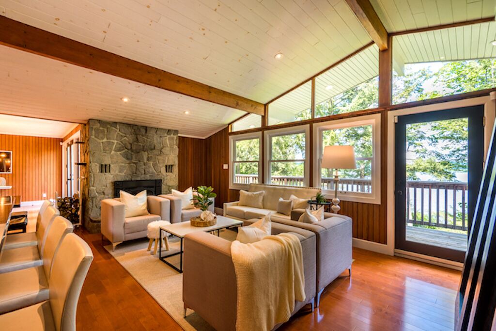 Photo of Livingroom in Lake of Bays