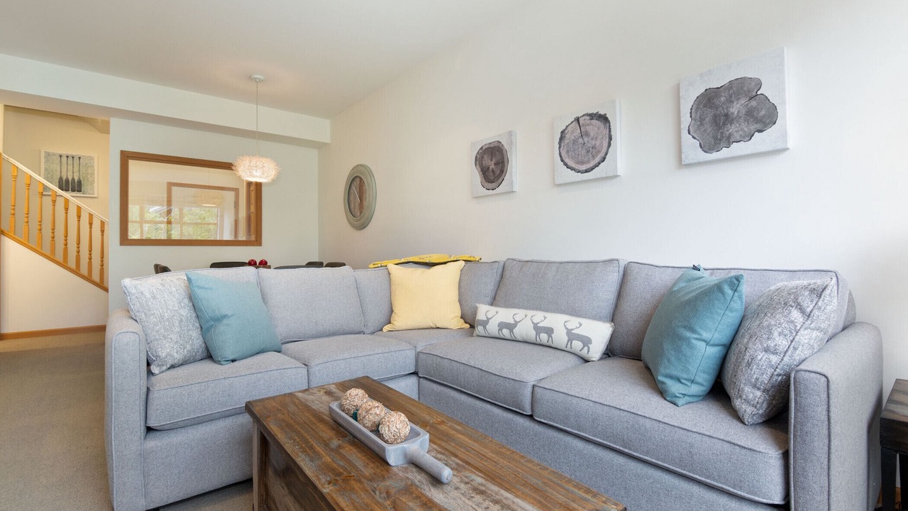Photo of Livingroom in Whistler Cay Heights