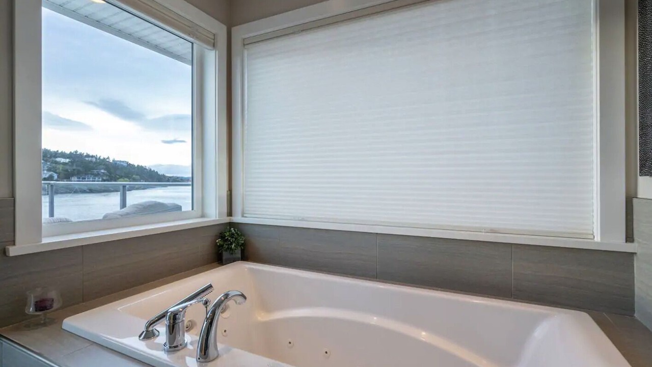 Photo of Bathroom in Saanich East