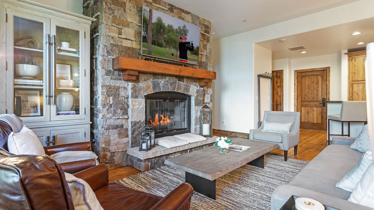 Photo of Livingroom in Avon