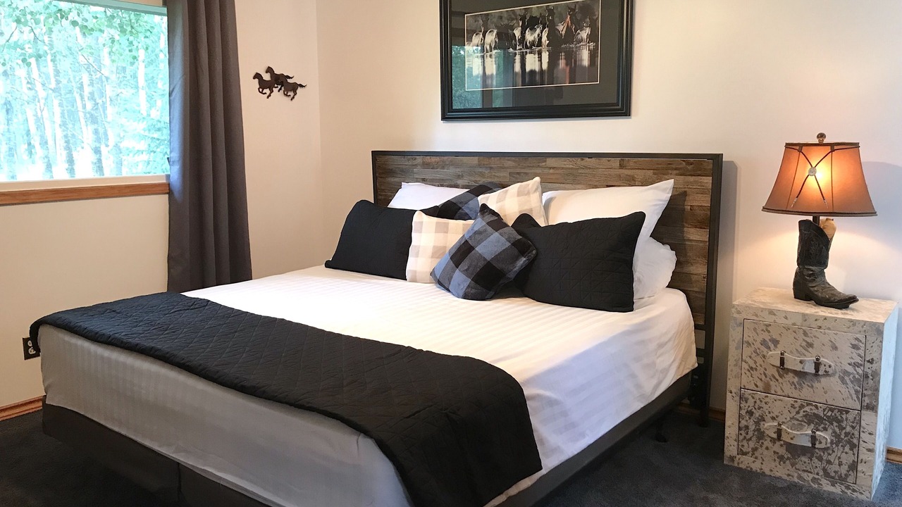 Photo of Bedroom in Bragg Creek