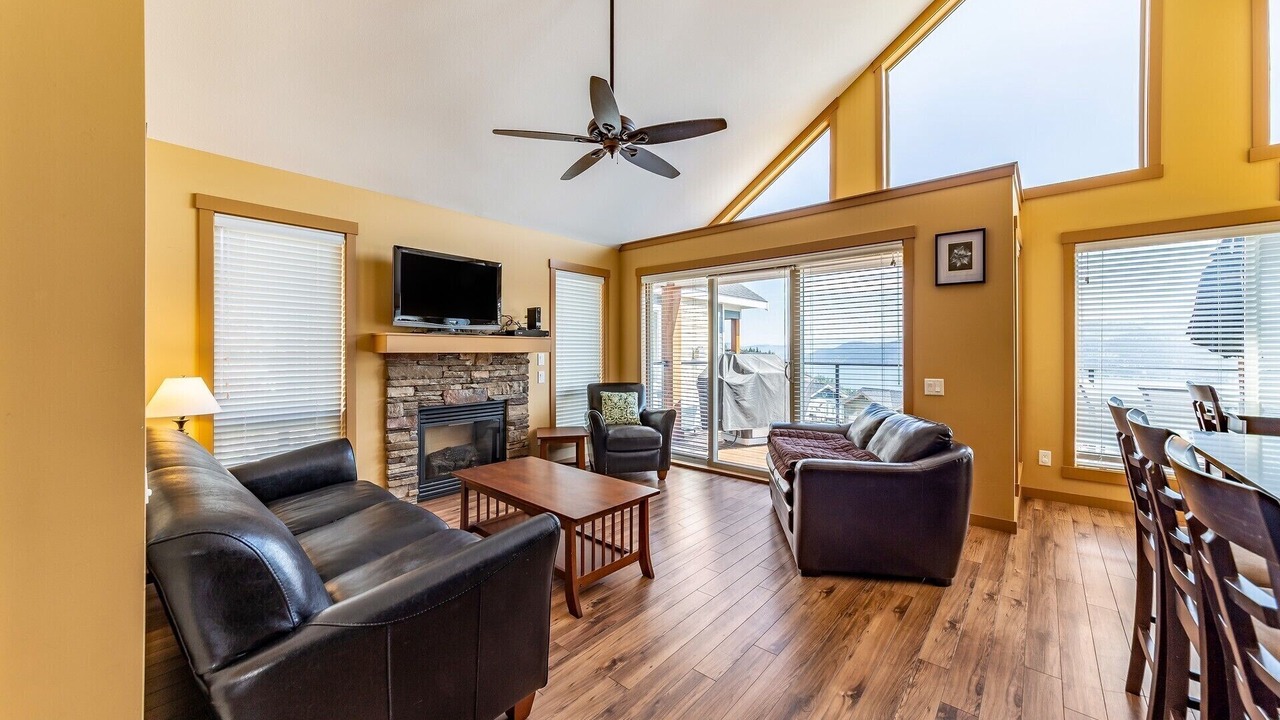 Photo of Livingroom in Central Okanagan