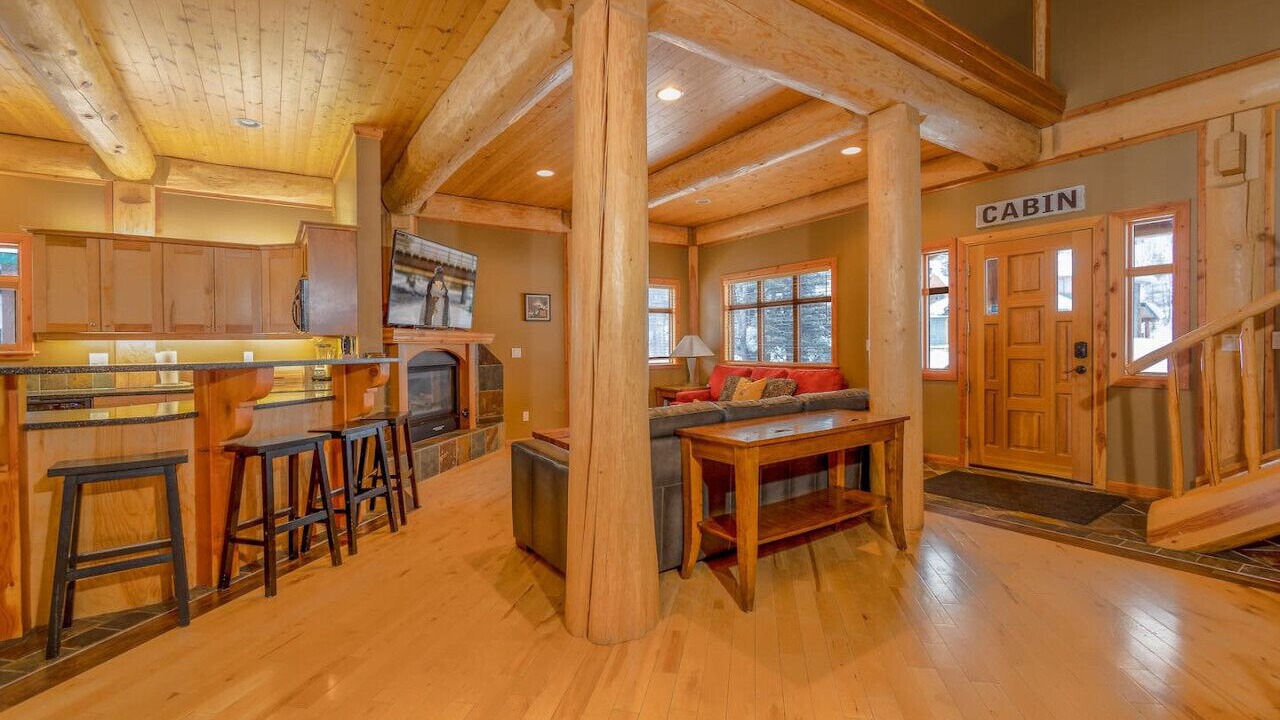 Photo of Livingroom in East Kootenay