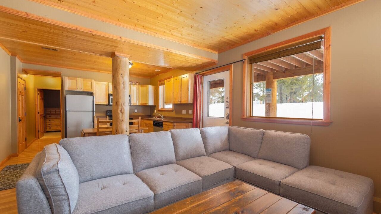 Photo of Livingroom in East Kootenay