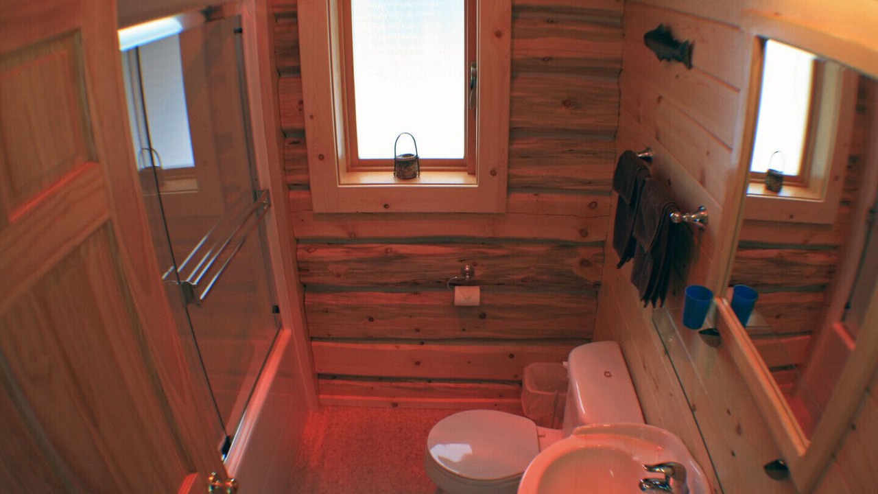 Photo of Bathroom in Tete Jaune Cache