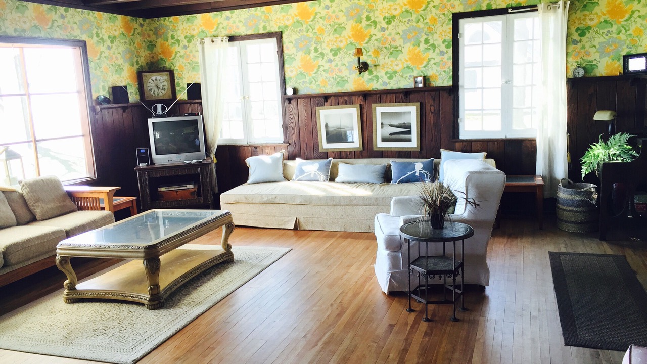 Photo of Livingroom in Waverly Beach