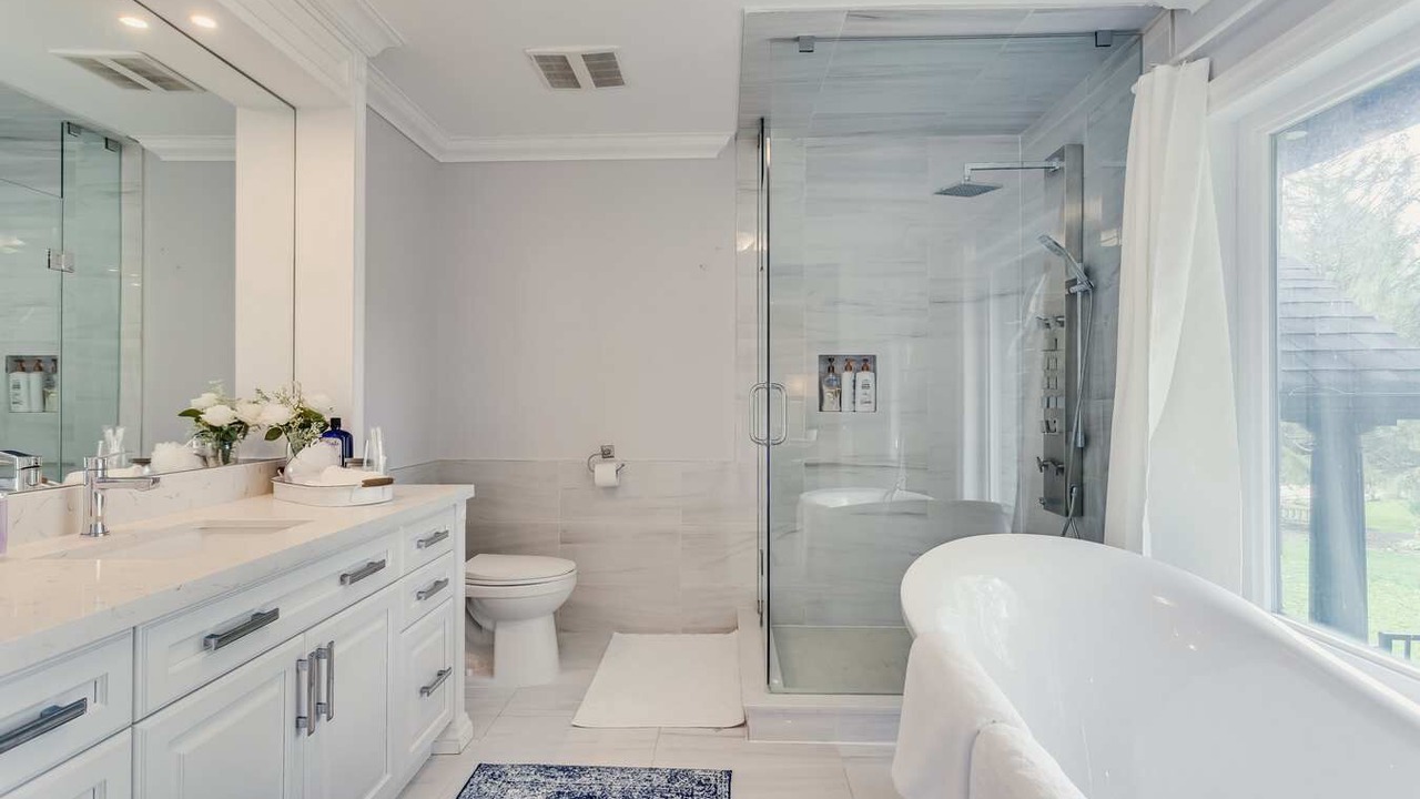 Photo of Bathroom in King