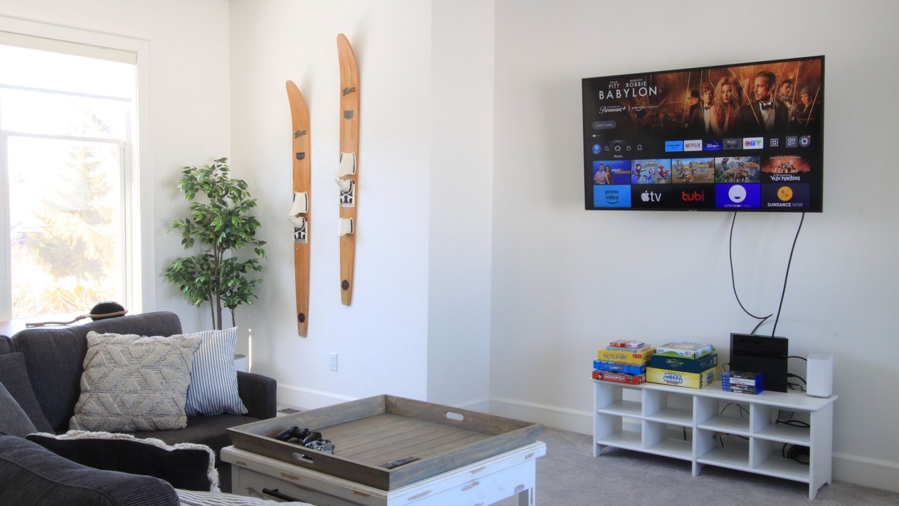 Photo of Livingroom in Big Bay Point