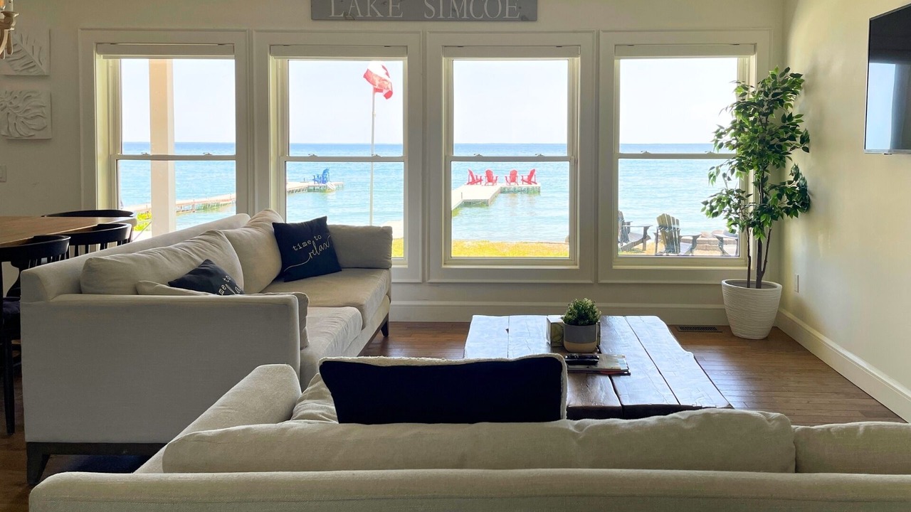 Photo of Livingroom in Big Bay Point