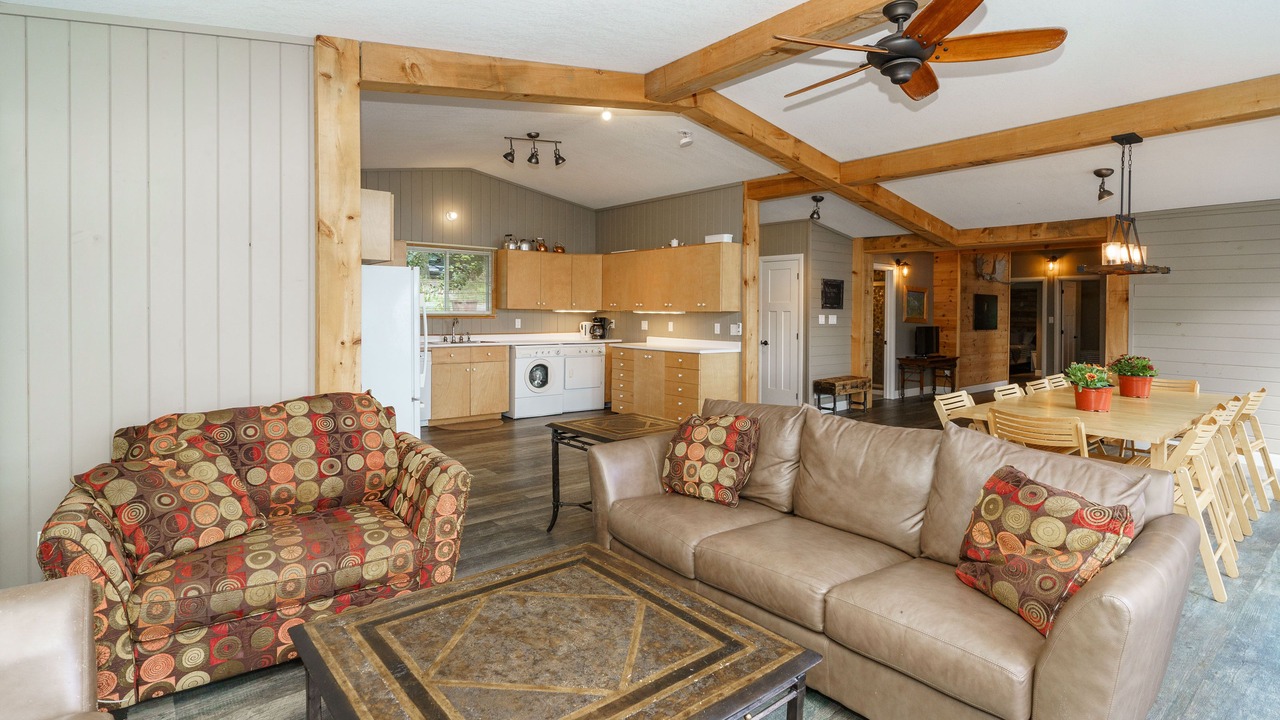 Photo of Livingroom in Utterson
