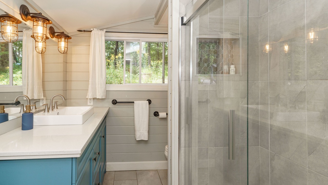 Photo of Bathroom in Utterson
