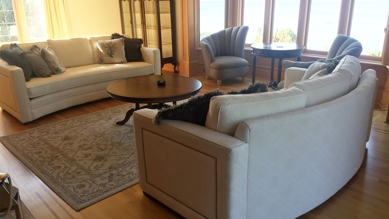 Photo of Livingroom in Saanich East