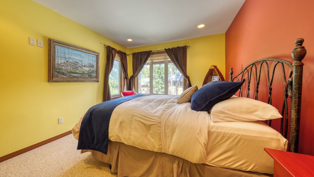 Photo of Bedroom in Forest Ridge Estates