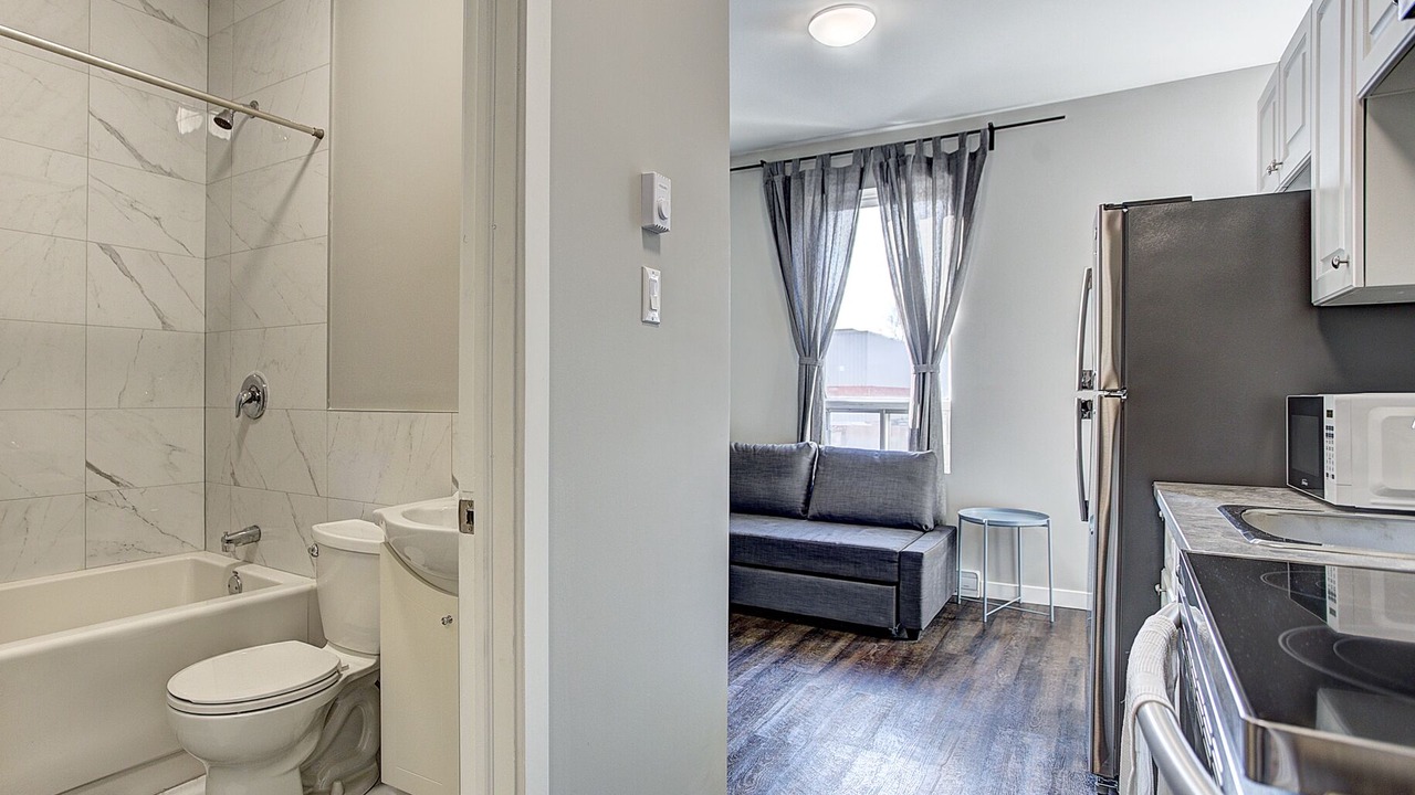 Photo of Bathroom in Cote-Des-Neiges—Notre-Dame-De-Grace