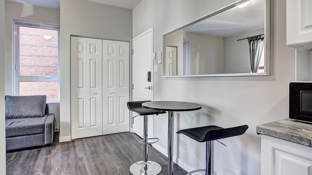 Photo of Livingroom in Cote-Des-Neiges—Notre-Dame-De-Grace