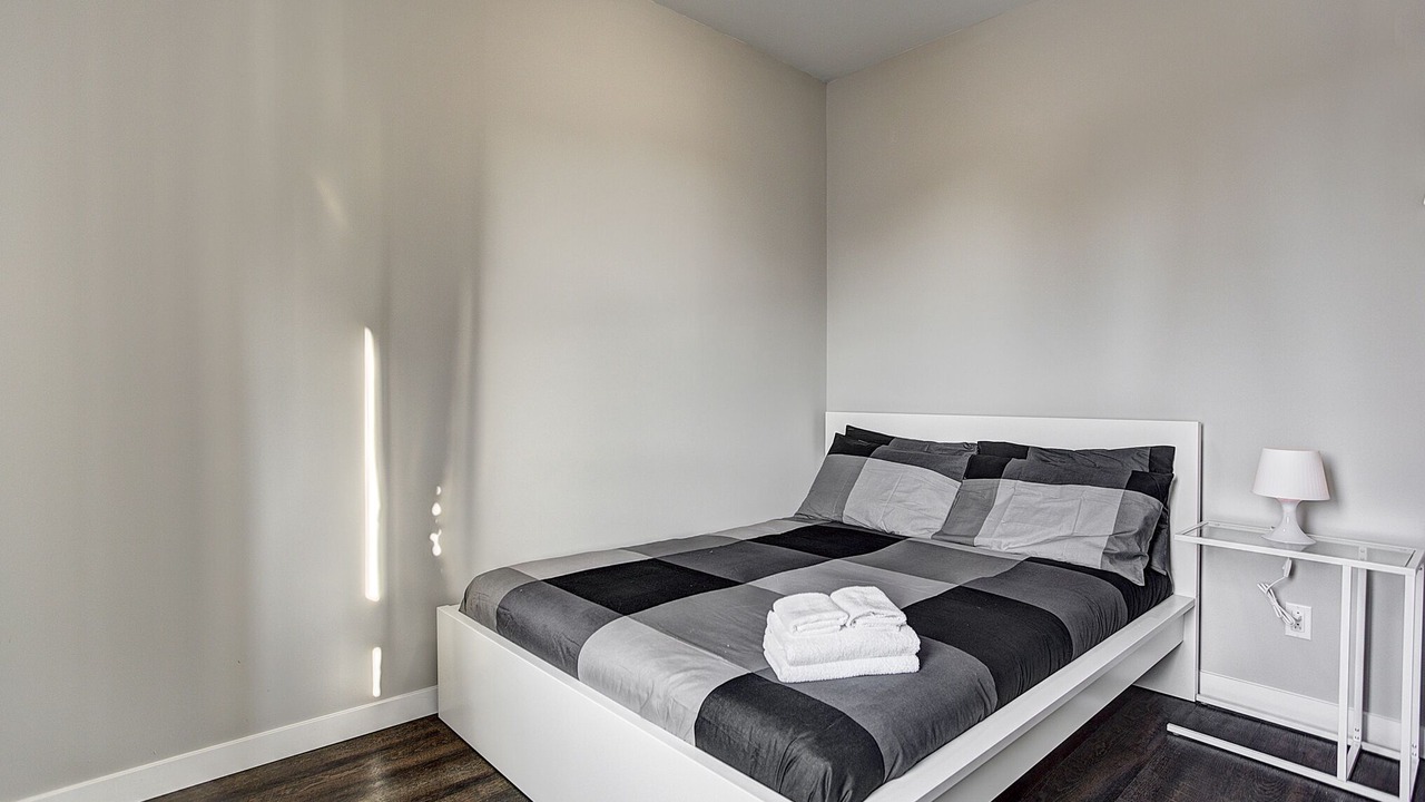 Photo of Bedroom in Cote-Des-Neiges—Notre-Dame-De-Grace