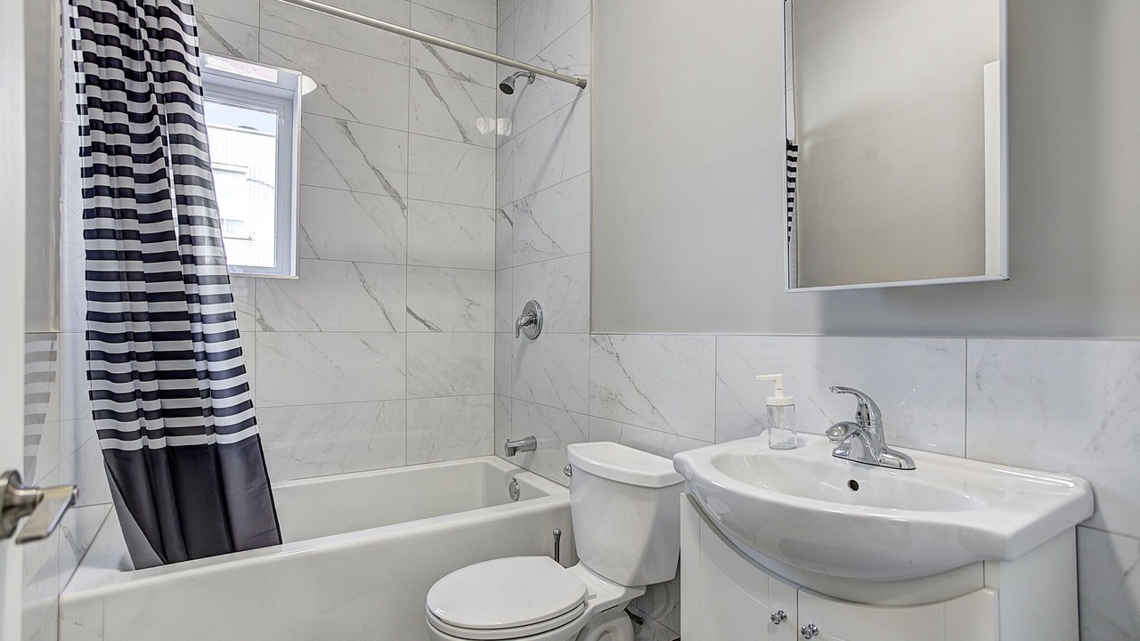 Photo of Bathroom in Cote-Des-Neiges—Notre-Dame-De-Grace