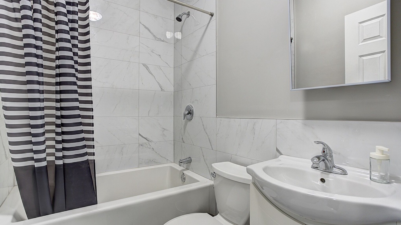 Photo of Bathroom in Cote-Des-Neiges—Notre-Dame-De-Grace