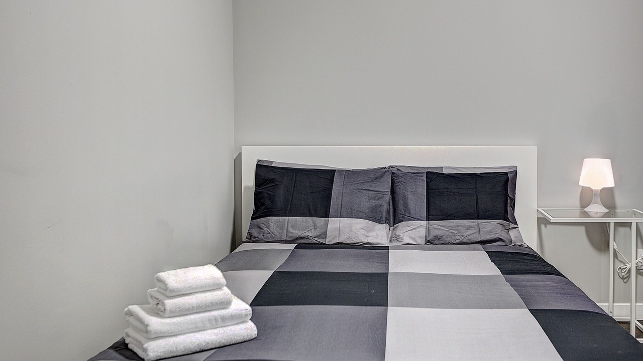 Photo of Bedroom in Cote-Des-Neiges—Notre-Dame-De-Grace
