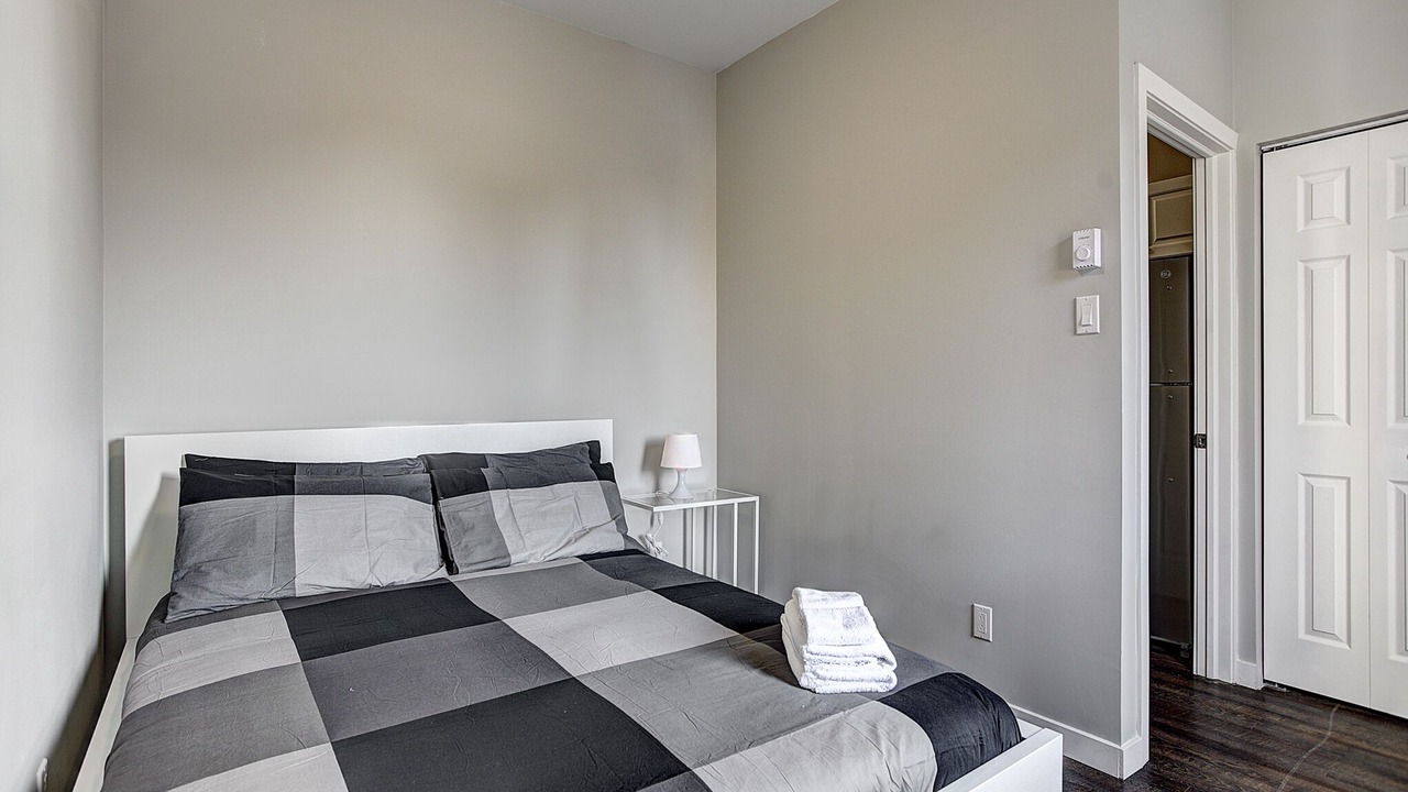 Photo of Bedroom in Cote-Des-Neiges—Notre-Dame-De-Grace