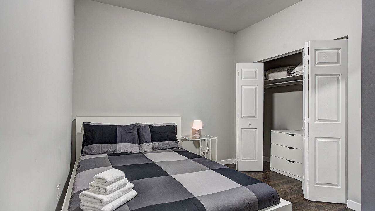 Photo of Bedroom in Cote-Des-Neiges—Notre-Dame-De-Grace