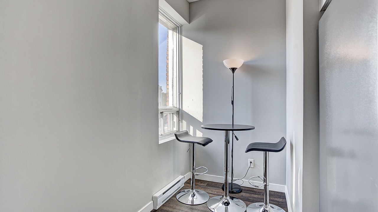 Photo of Livingroom in Cote-Des-Neiges—Notre-Dame-De-Grace
