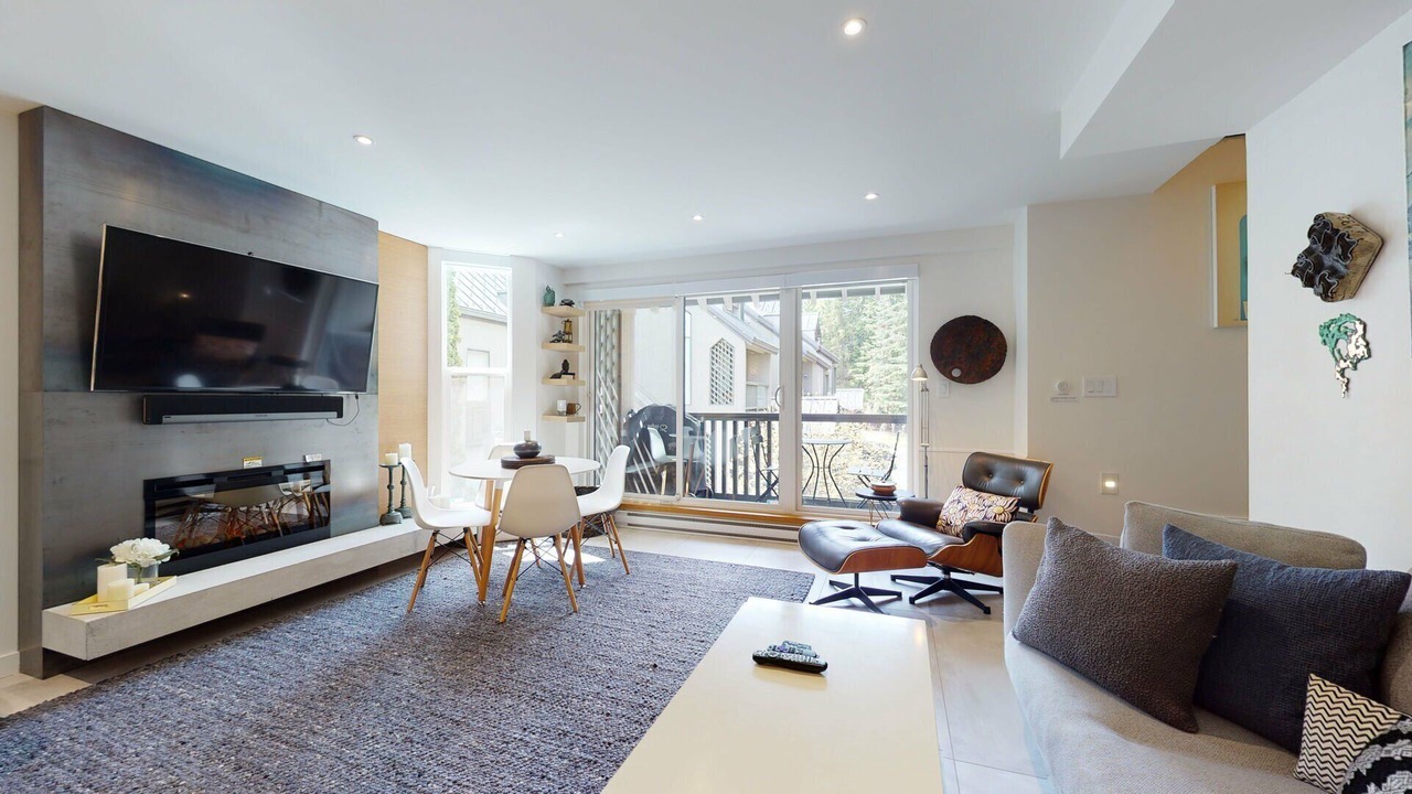Photo of Livingroom in Upper Village