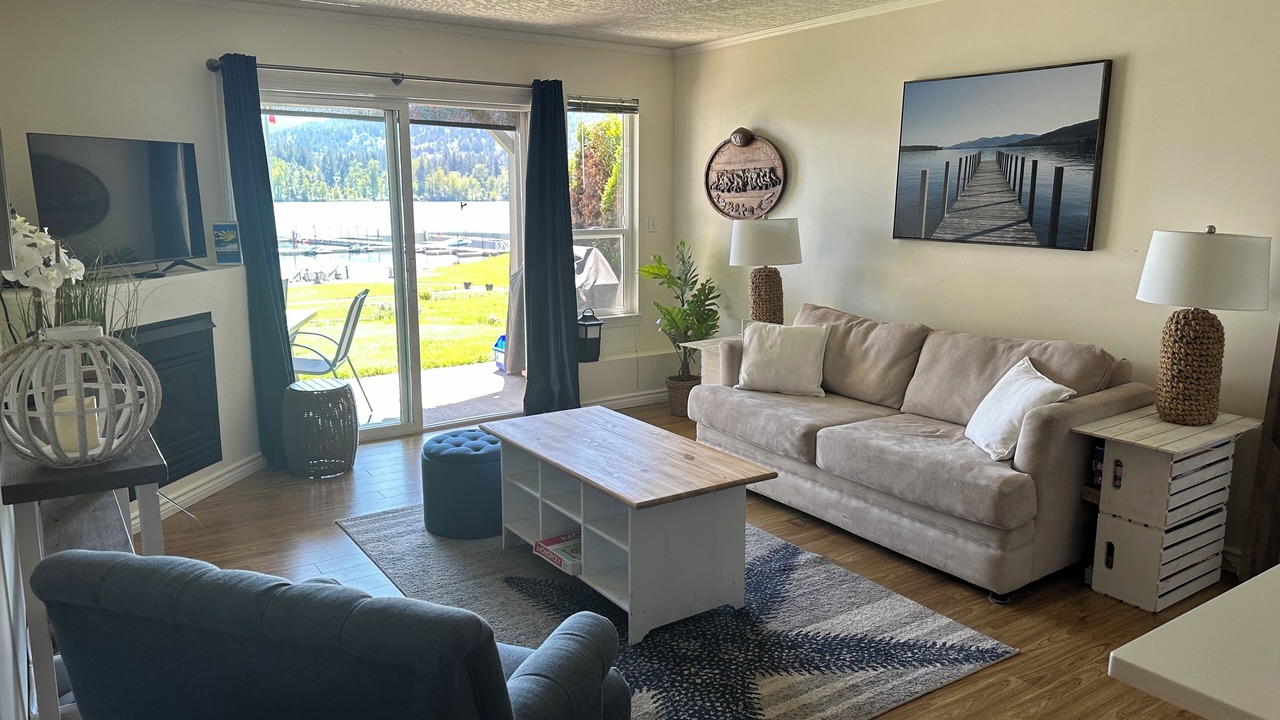 Photo of Livingroom in Shawnigan Lake