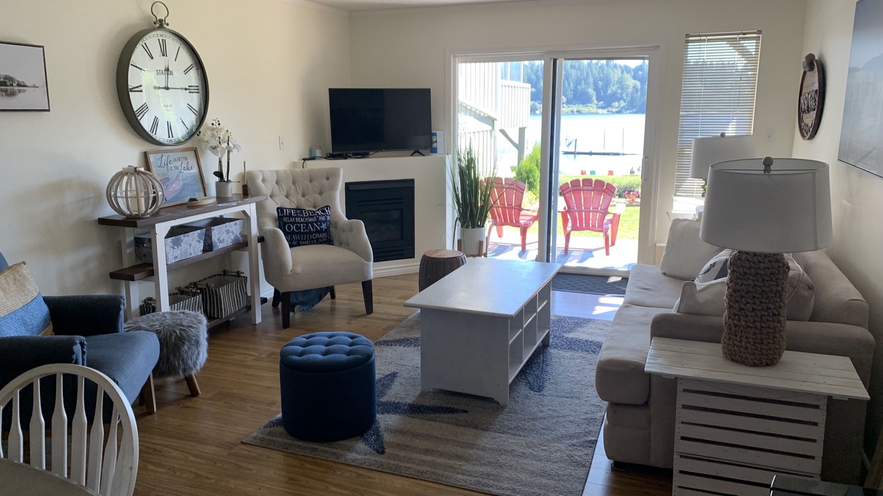 Photo of Livingroom in Shawnigan Lake