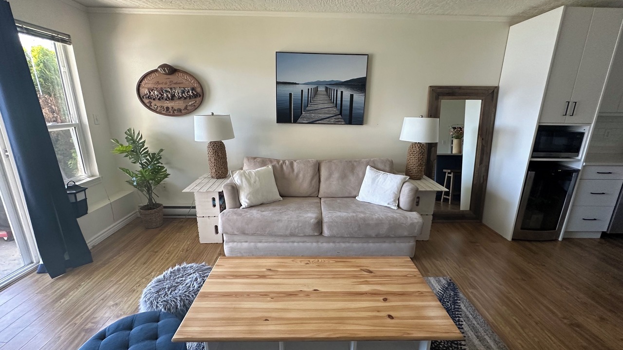 Photo of Livingroom in Shawnigan Lake
