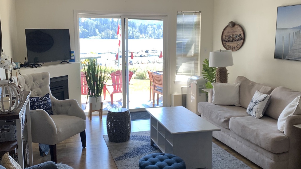 Photo of Livingroom in Shawnigan Lake