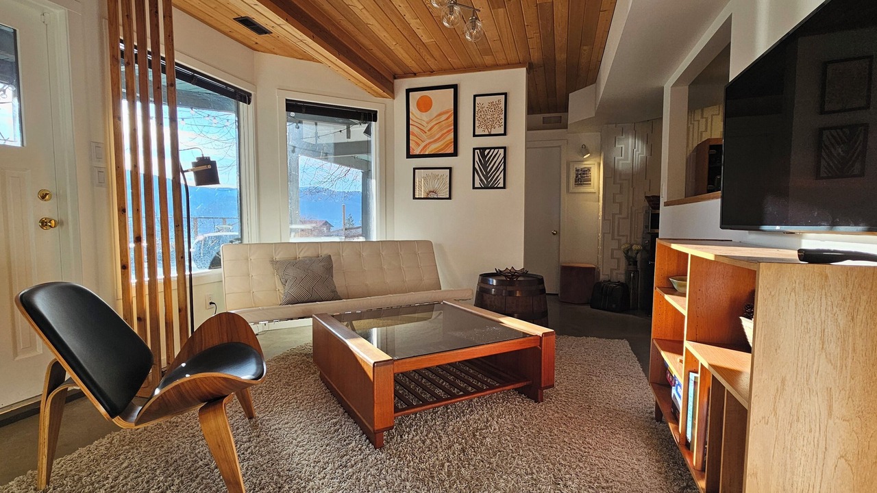 Photo of Livingroom in Okanagan-Similkameen