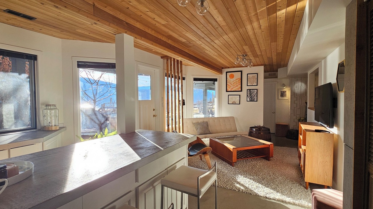 Photo of Livingroom in Okanagan-Similkameen