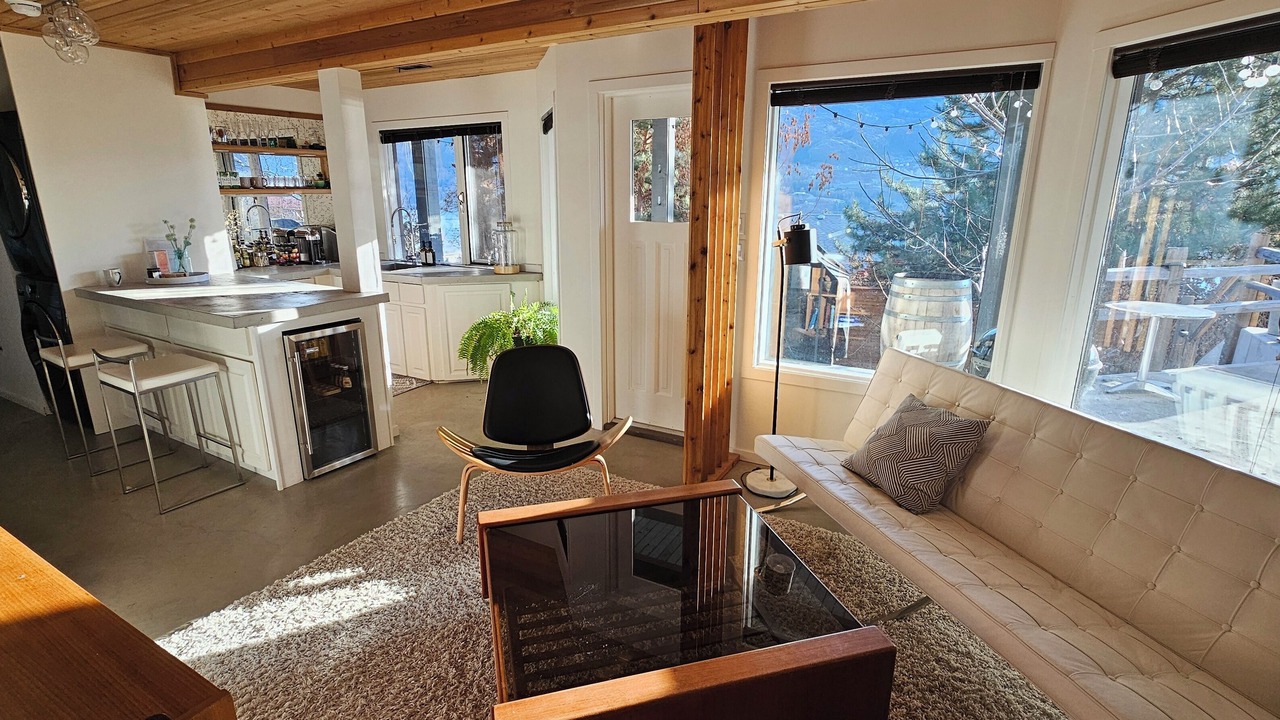 Photo of Livingroom in Okanagan-Similkameen