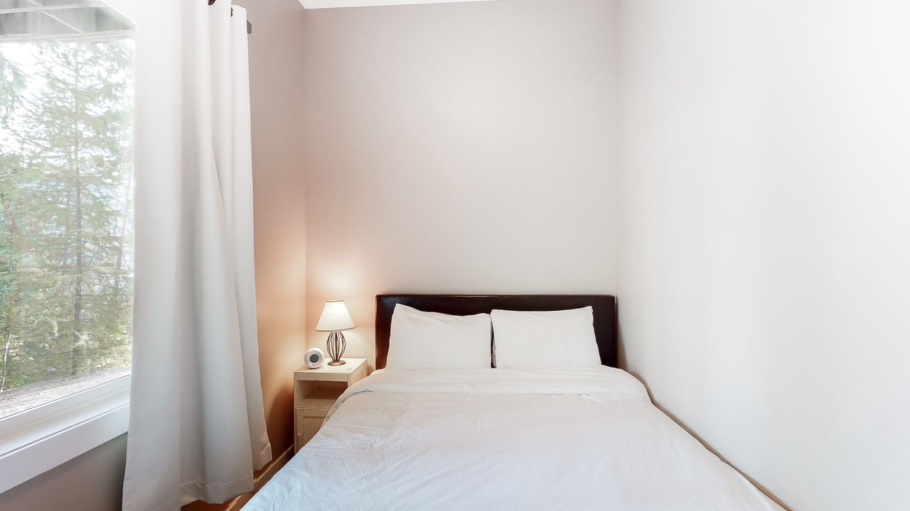 Photo of Bedroom in Christina Lake