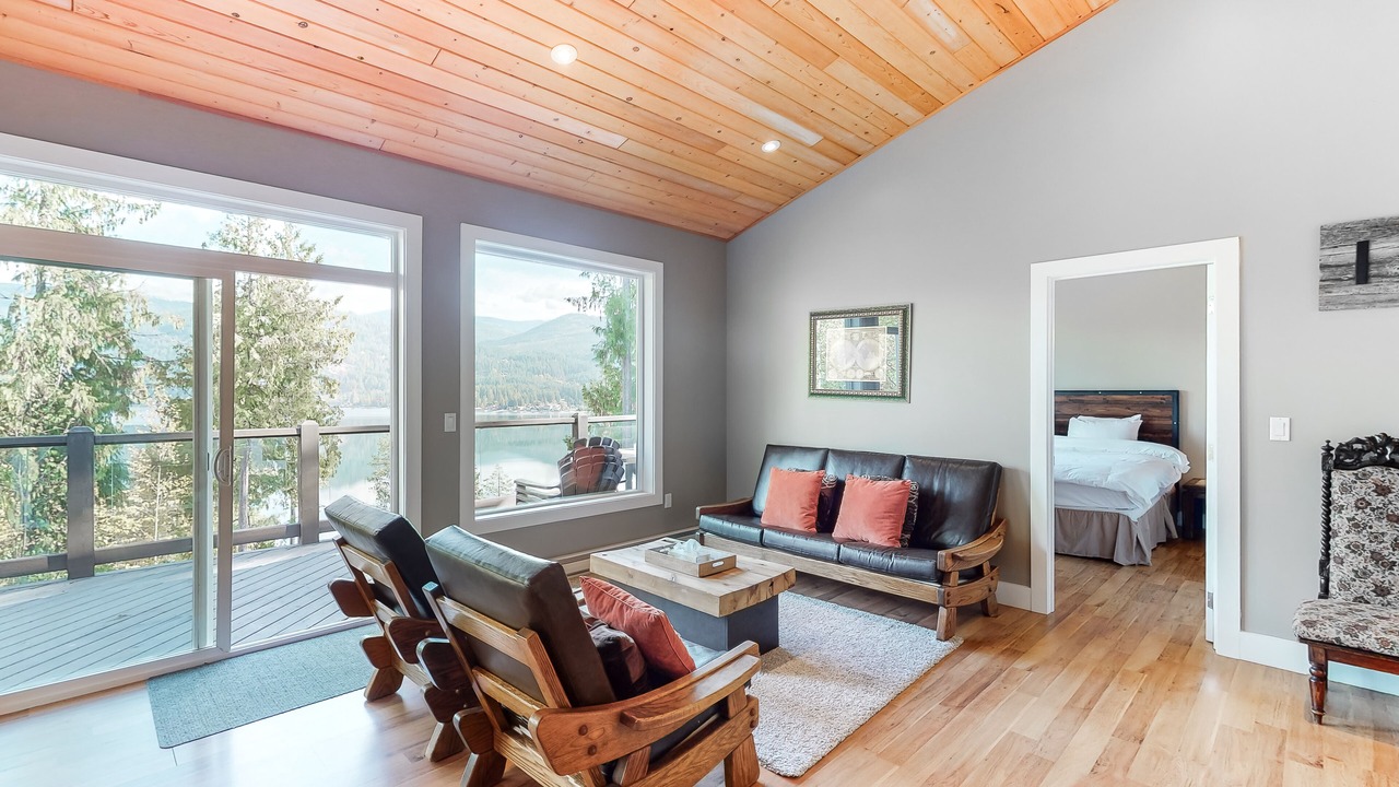 Photo of Livingroom in Christina Lake