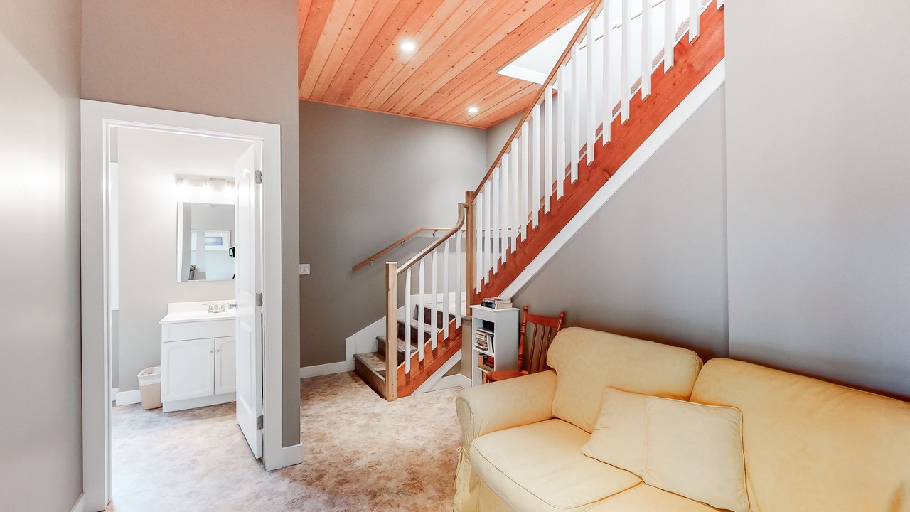 Photo of Livingroom in Christina Lake