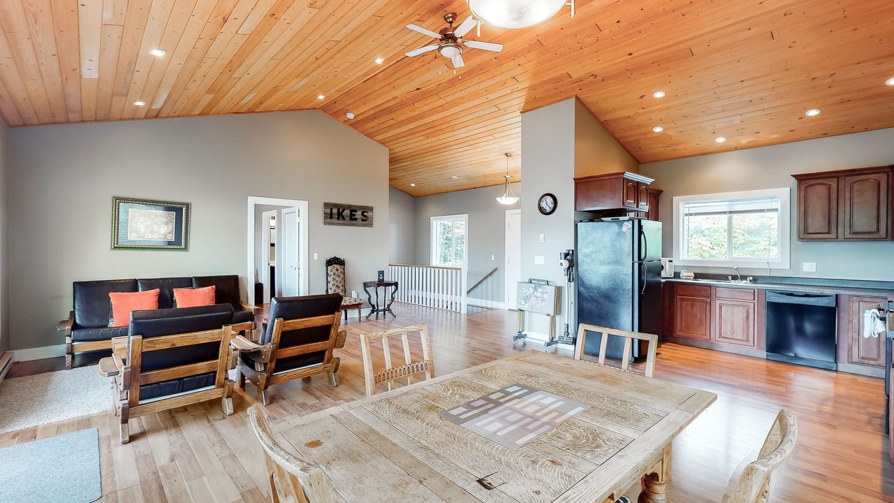 Photo of Livingroom in Christina Lake