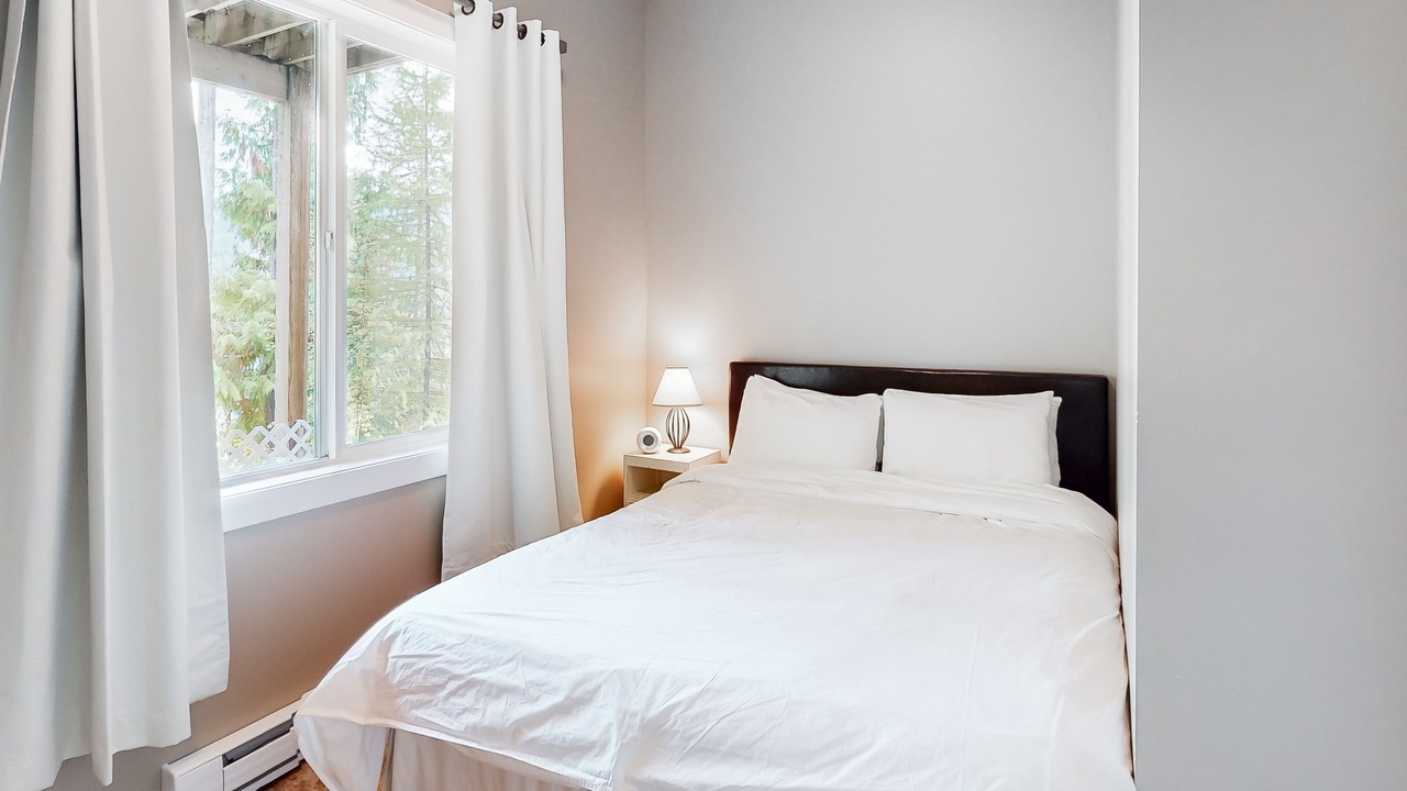 Photo of Bedroom in Christina Lake