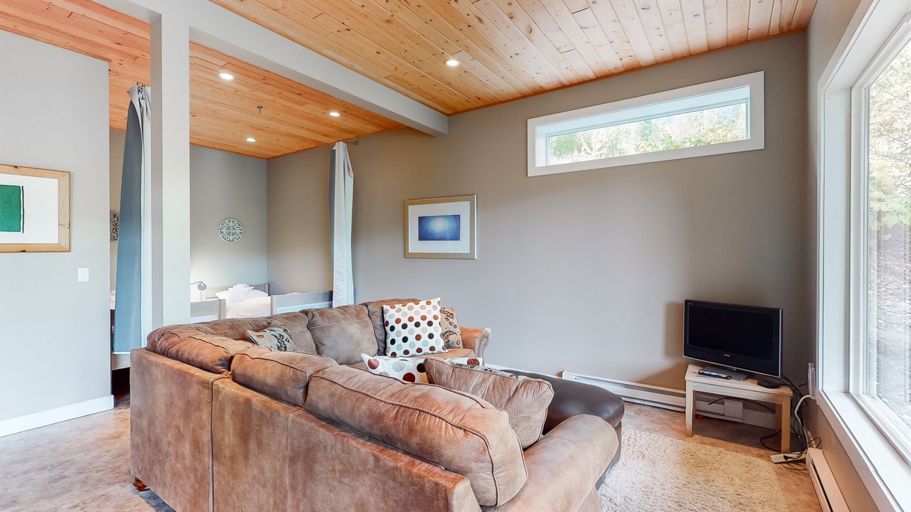 Photo of Livingroom in Christina Lake