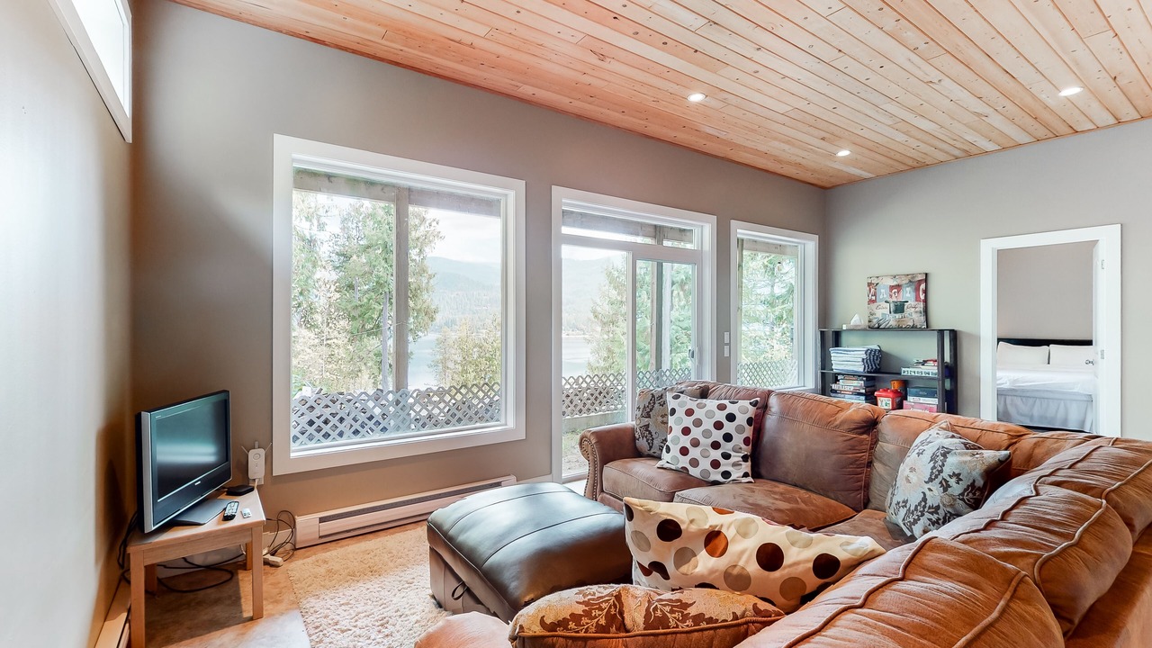 Photo of Livingroom in Christina Lake