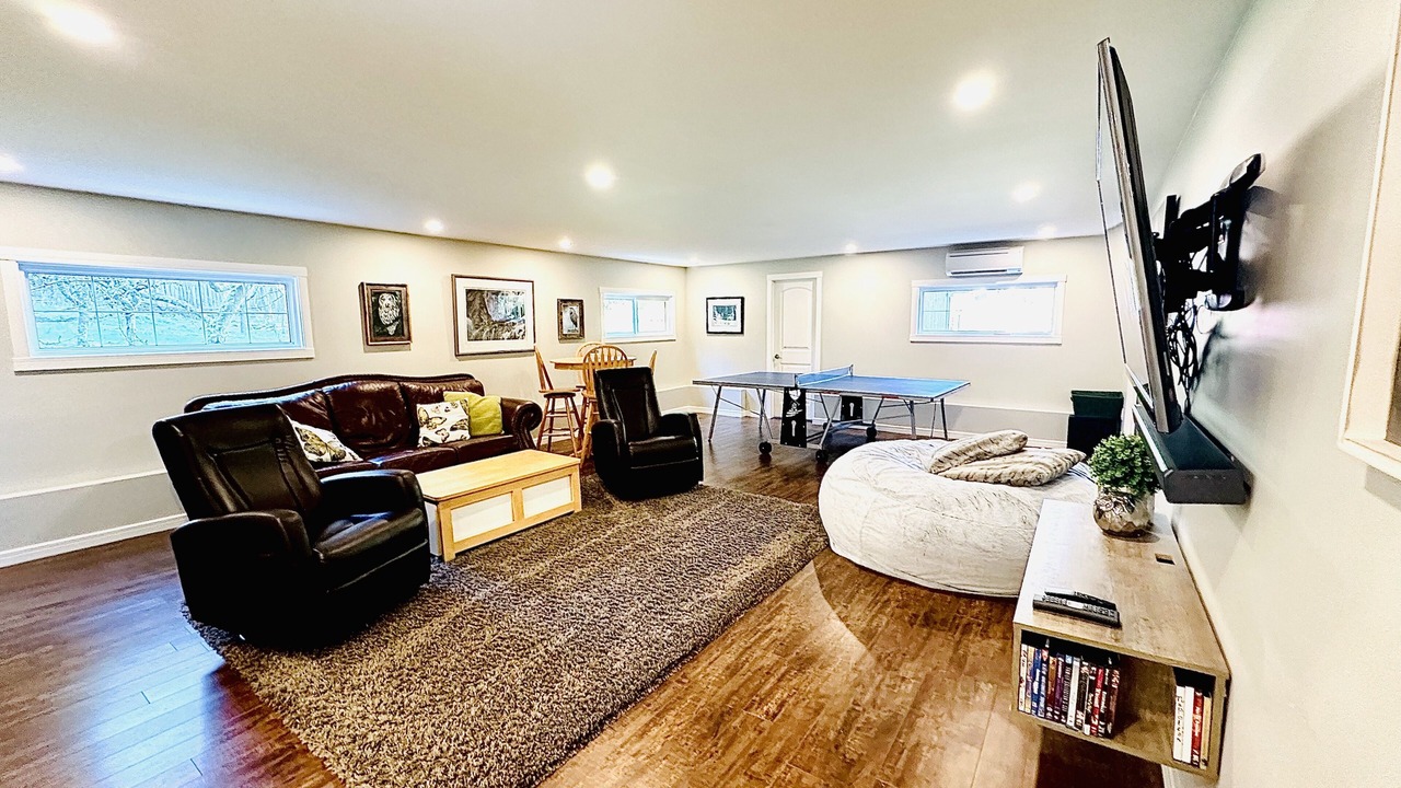 Photo of Livingroom in Saanich