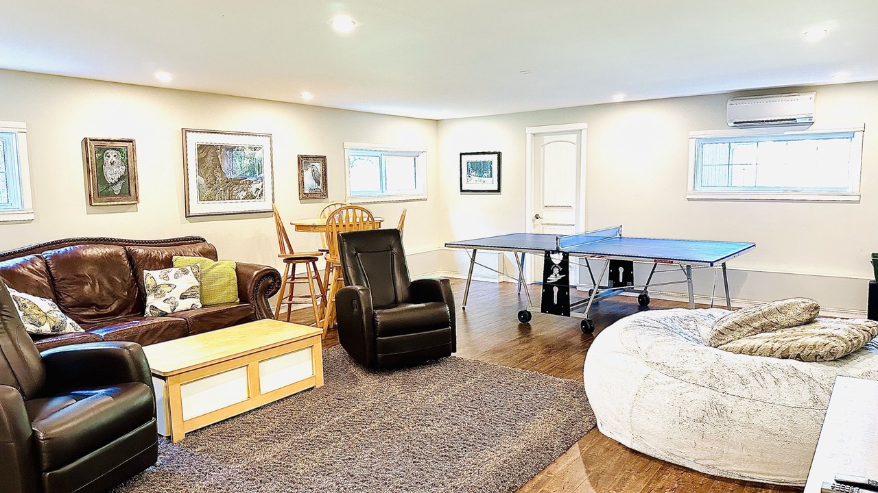 Photo of Livingroom in Saanich