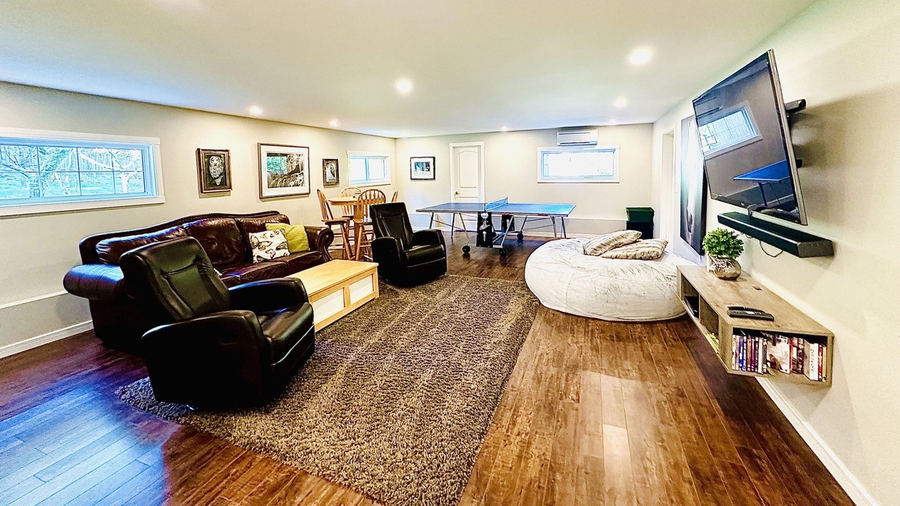 Photo of Livingroom in Saanich