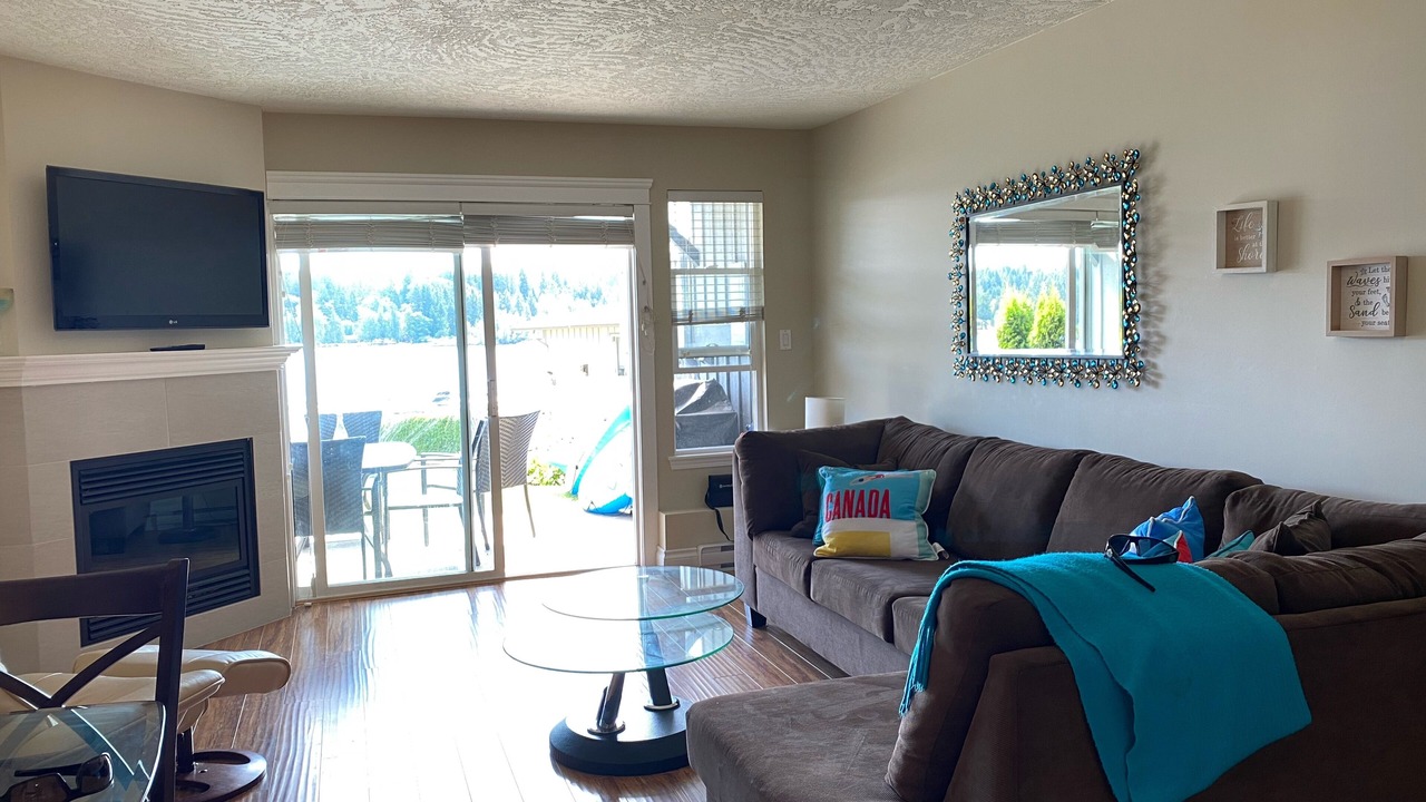 Photo of Livingroom in Shawnigan Lake