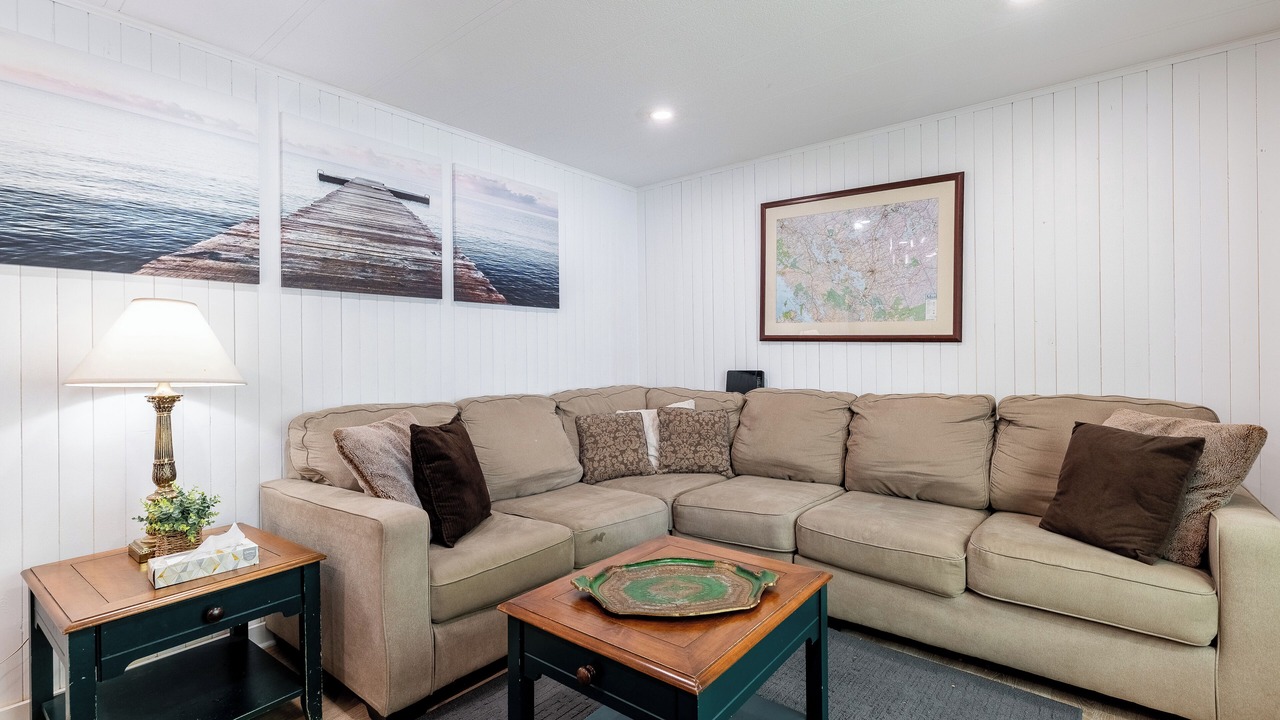 Photo of Livingroom in MacTier