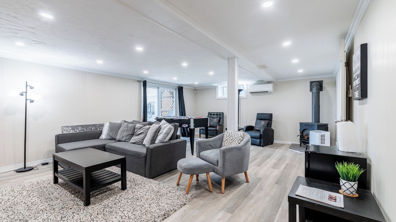 Photo of Livingroom in MacTier