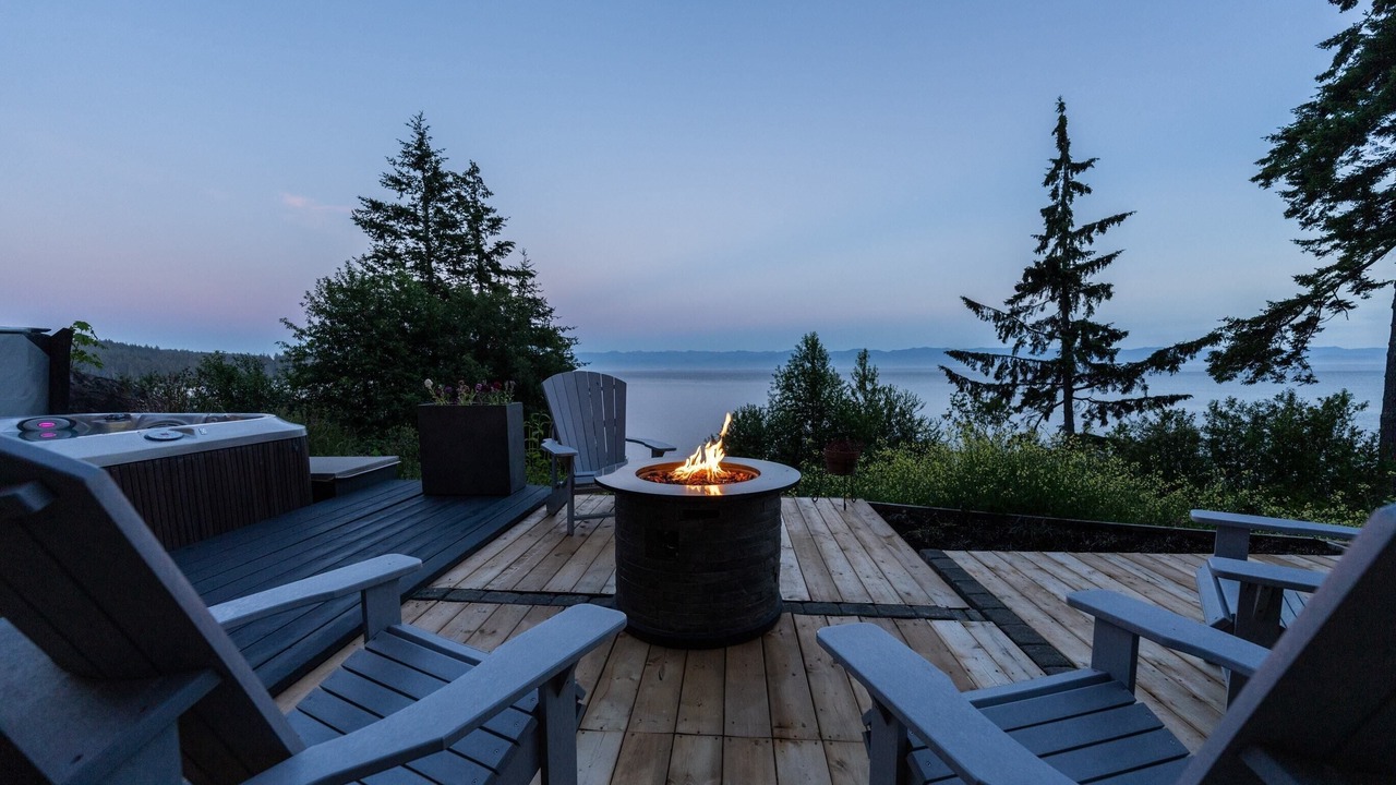 Photo of Patio Balcony in Juan de Fuca Electoral Area