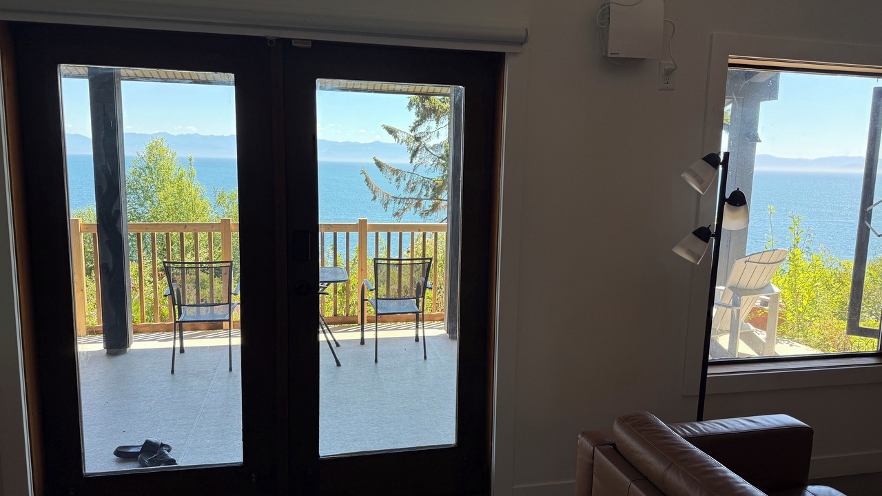 Photo of Livingroom in Juan de Fuca Electoral Area